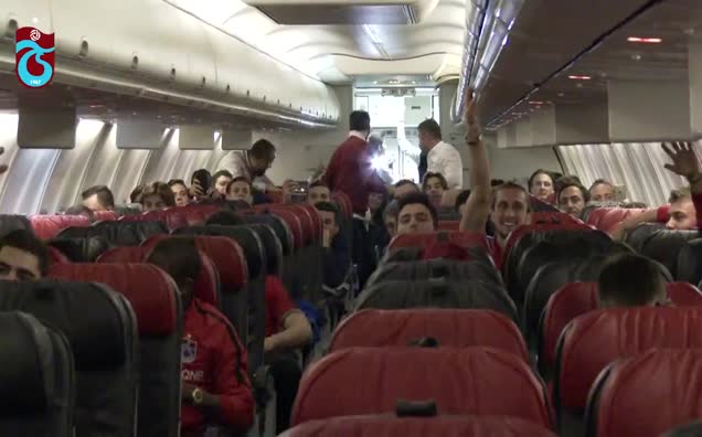 Trabzonspor'da futbolcular galibiyeti böyle kutladı