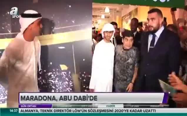 Maradona kendi adını taşıyan kafeyi açtı!