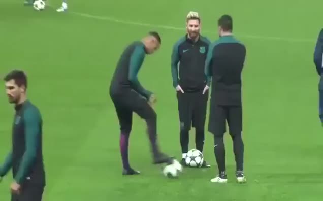 Suarez'in şakası Neymar'ı çok sinirlendirdi!
