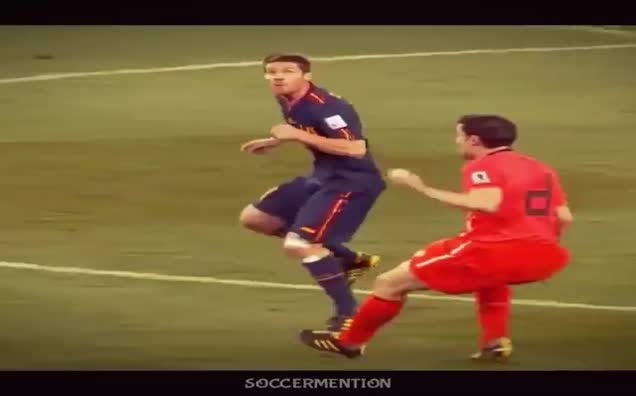 Futbolcuya öyle bir tekme attı ki...