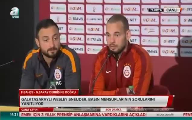 Wesley Sneijder: Kendi adımıza mutluyum