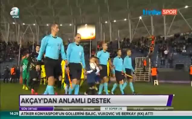 Mustafa Reşit Akçay'dan anlamlı destek