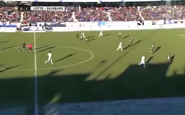 Barış Özbek rakiplerini yumrukladı