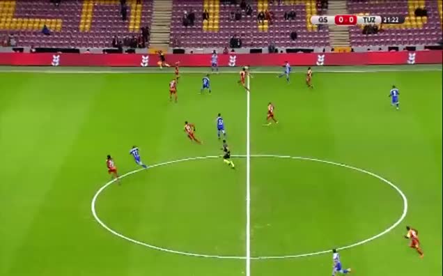 Galatasaray-Tuzlaspor karşılaşmasında hakem sakatlandı