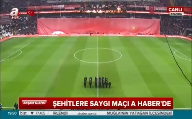 Şehitlere saygı maçı öncesi Kur'an-ı Kerim okundu