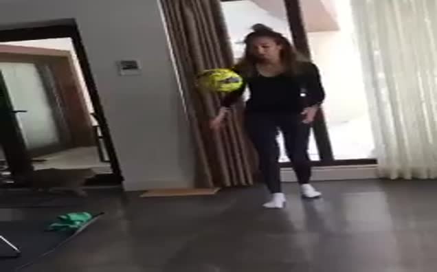 Bouchra van Persie'den futbol şov