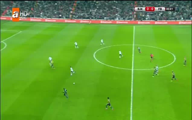 Derbide Robin van Persie-Tosic gerginliği