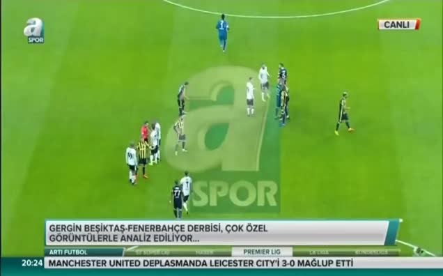 Van Persie'den Tosic'e olay hareket