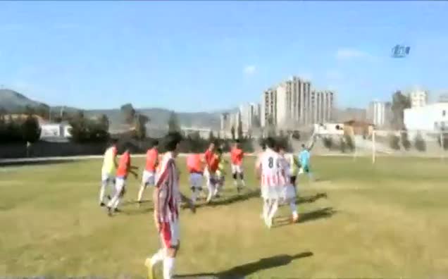 Amatör maçta 15 kırmızı kart!