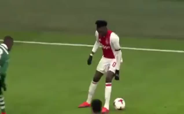 Uyanık futbolcunun bu hareketi ülkeyi ayağa kaldırdı