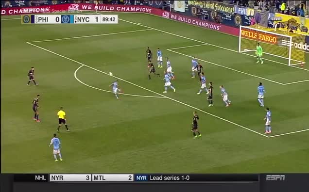 David Villa 50 metreden avladı