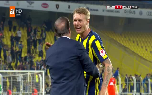 Dick Advocaat ile Simon Kjaer birbirine girdi
