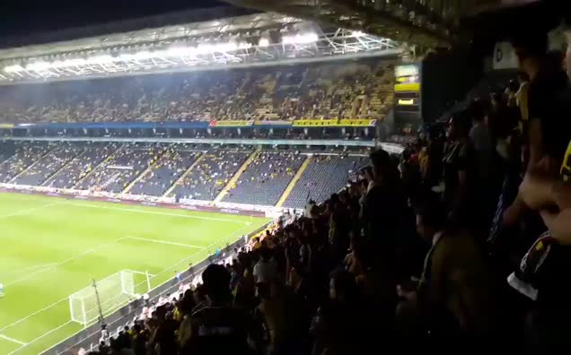 Fenerbahçe taraftarından Ozan Tufan'a ''Kebapçıya git''