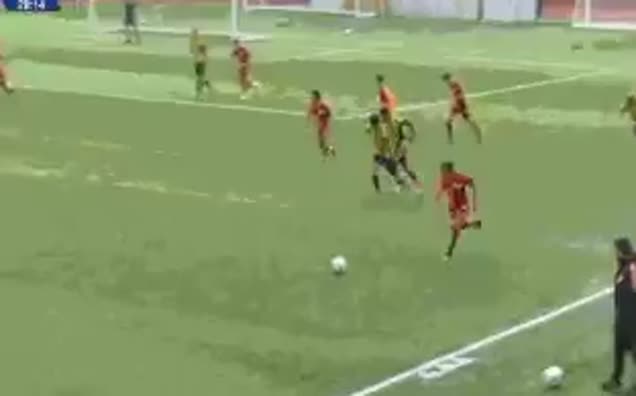 Derbide tepki çeken faul