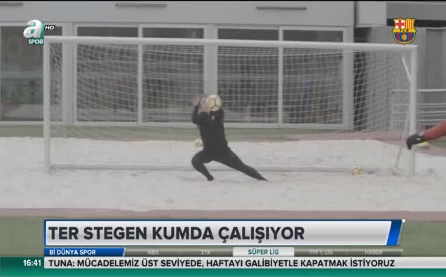 Ter Stegen rakiplerine gözdağı