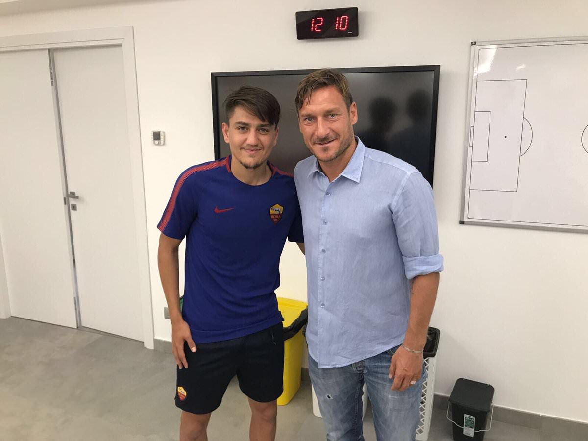 Roma'nın en iyi genç oyuncusu Cengiz Ünder