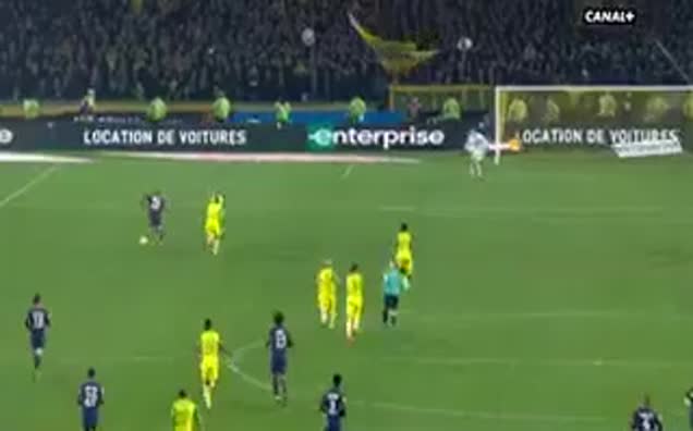 Nantes - PSG maçının hakemi Tony Chapron'dan olay hareket