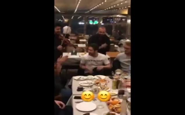 Sabri Sarıoğlu'ndan darbuka şov
