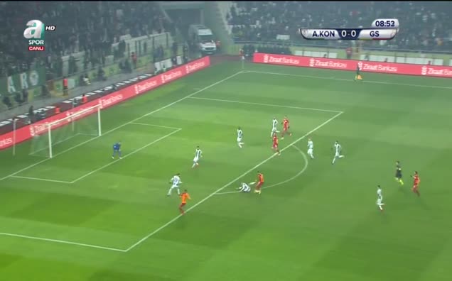 Galatasaraylı futbolcuların penaltı beklediği an