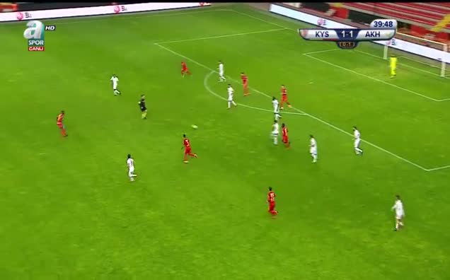 Akhisarspor inanılmaz bir gol kaçırdı