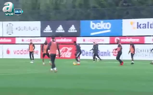 Vagner Love golleri sıraladı