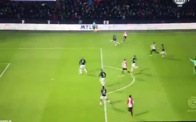 Robin van Persie ilk golünü Groningen'e attı!