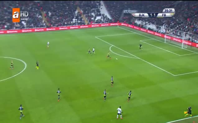 Caner Erkin direğe takıldı