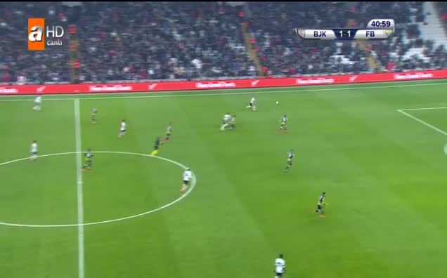 Volkan Demirel'den muhteşem kurtarış