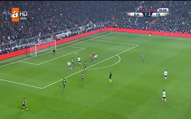 Volkan Demirel kırmızı kart gördü